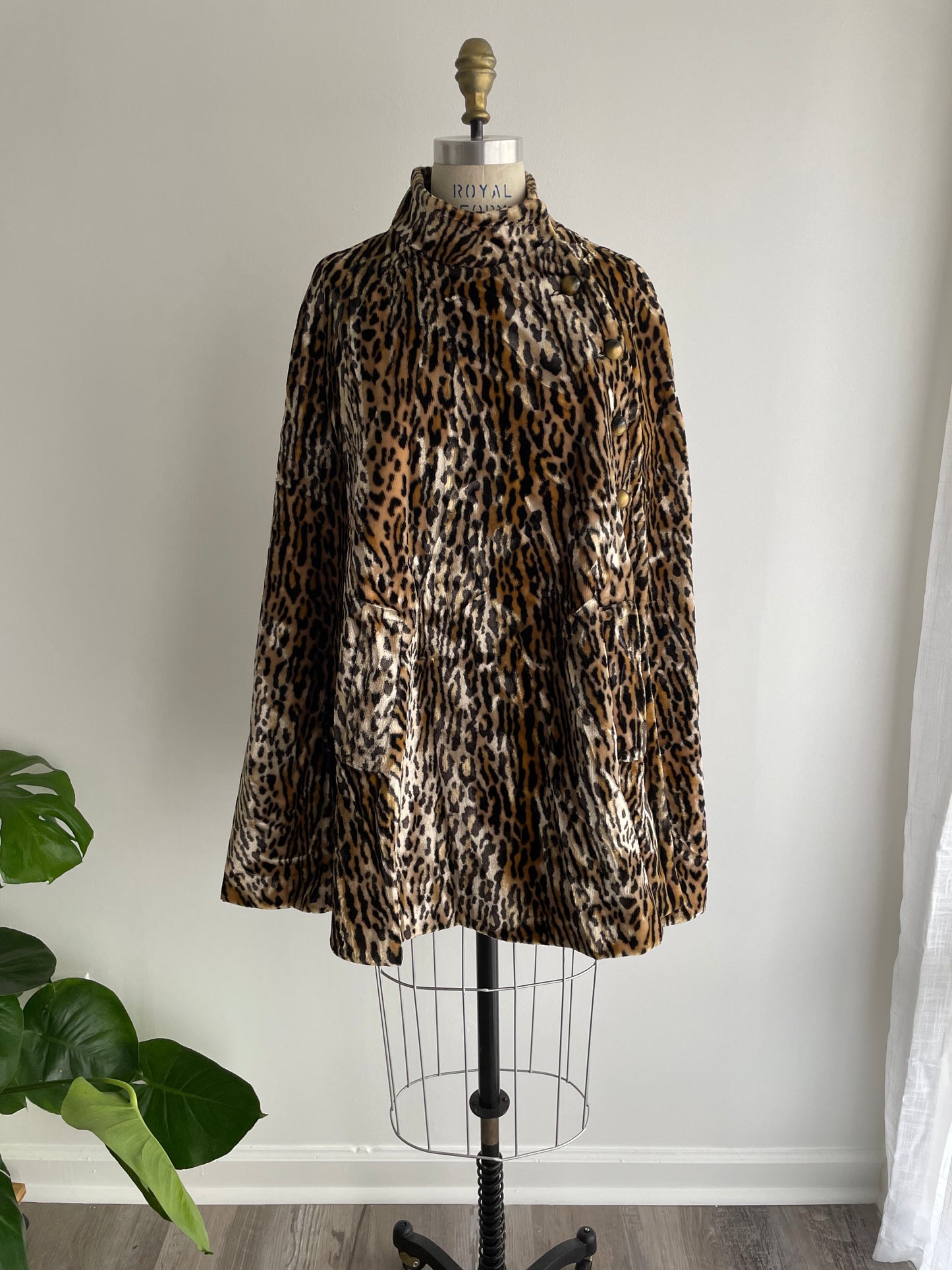 Mod Leopard Cape | 1960s