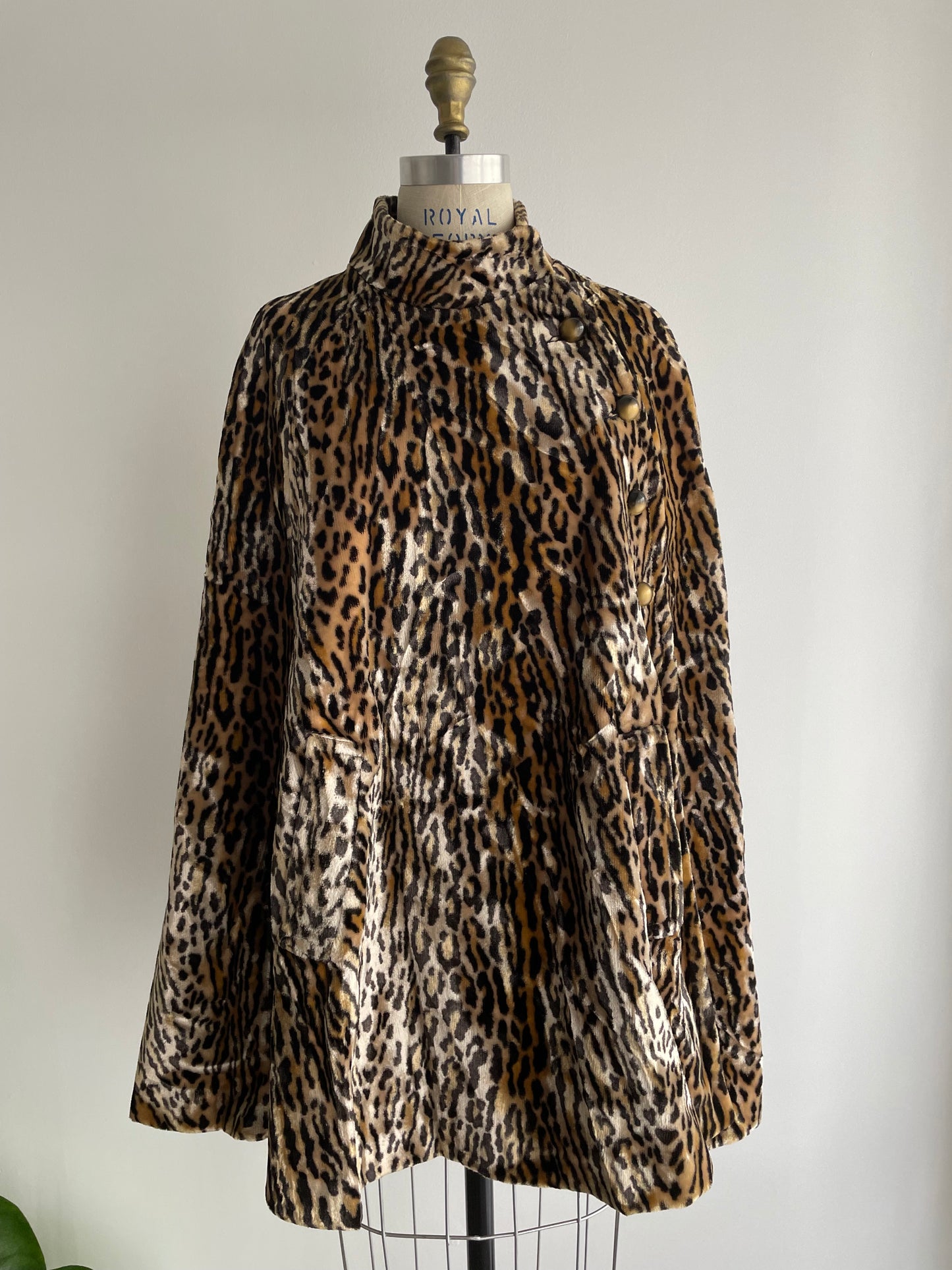 Mod Leopard Cape | 1960s